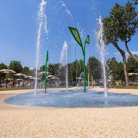 Aldeamento Turístico Club Del Sole Family 4*